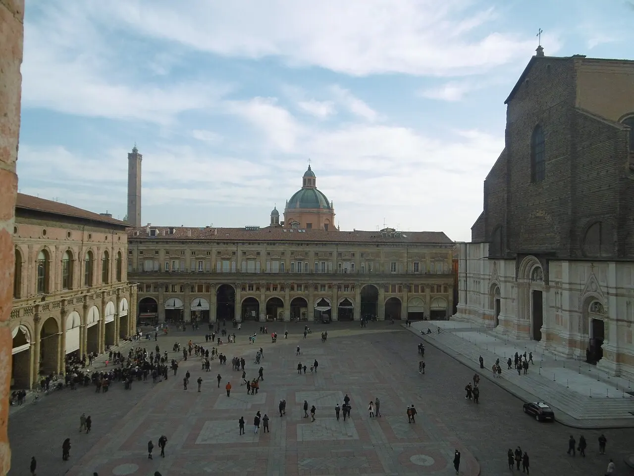 Veduta di piazza Maggiore e San Petronio a Bologna, fotografia del 2016