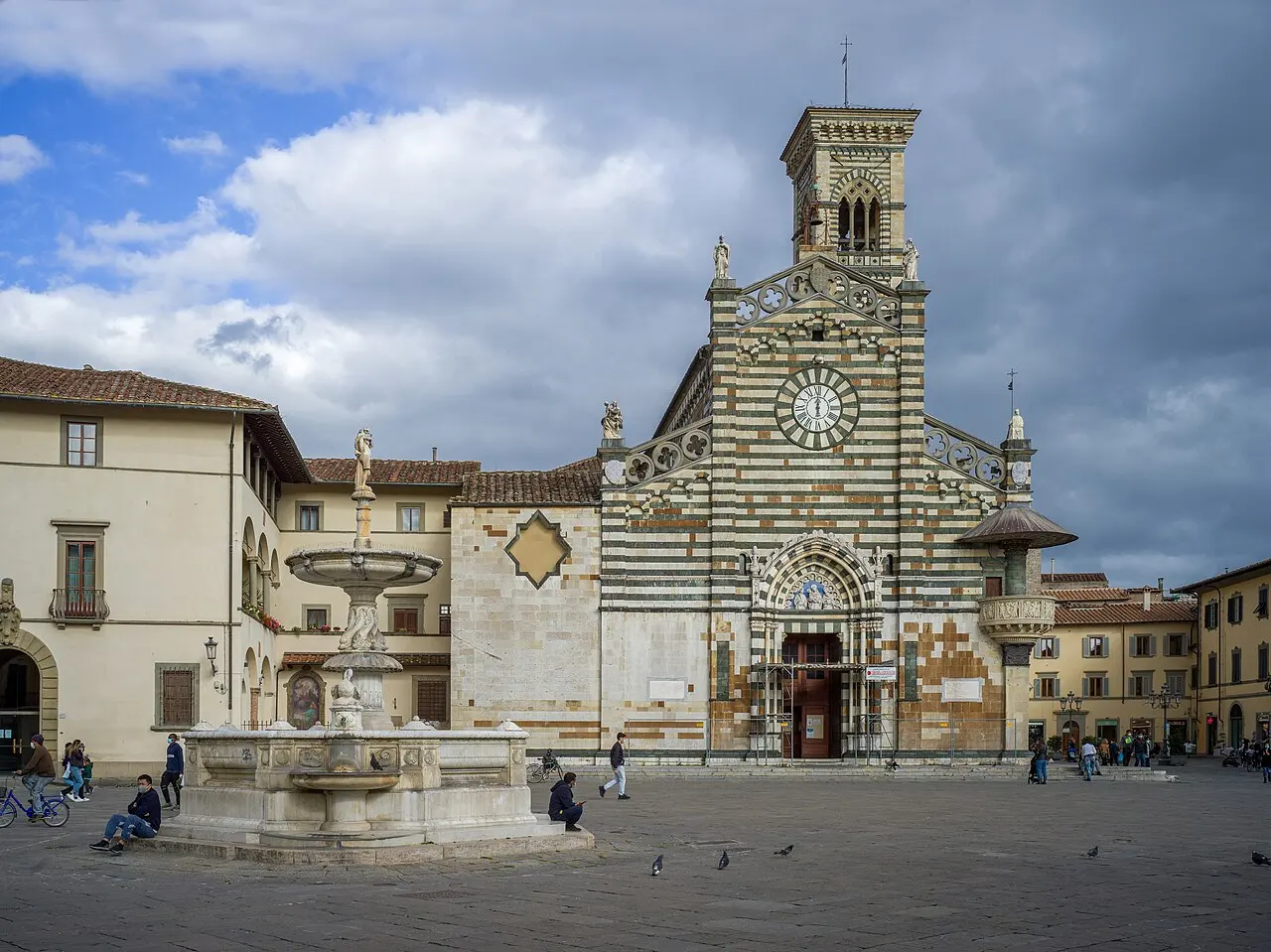 Piazza del Duomo e cattedrale di Santo Stefano a Prato, fotografia del 2021